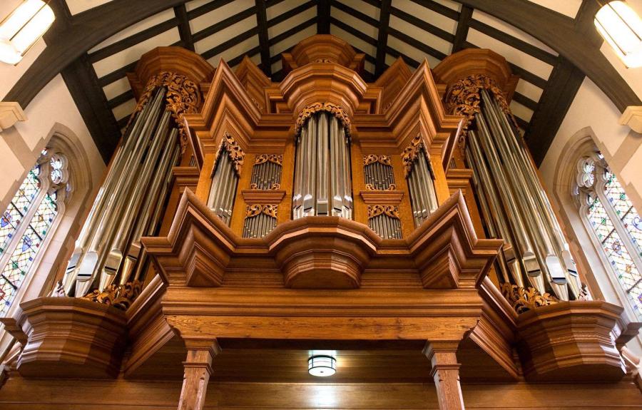 Full view of the organ case