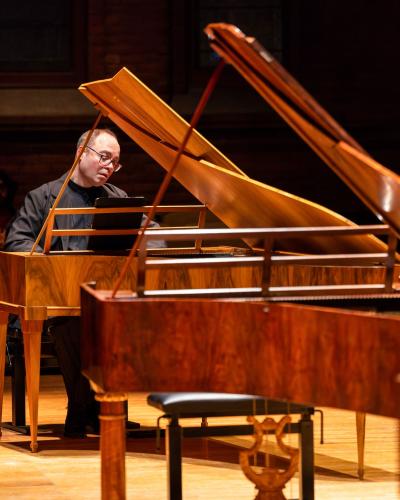 Pianist among pianos