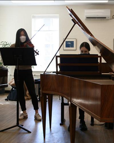 Jen Yi (violin) and Madeline McCanne (piano)
